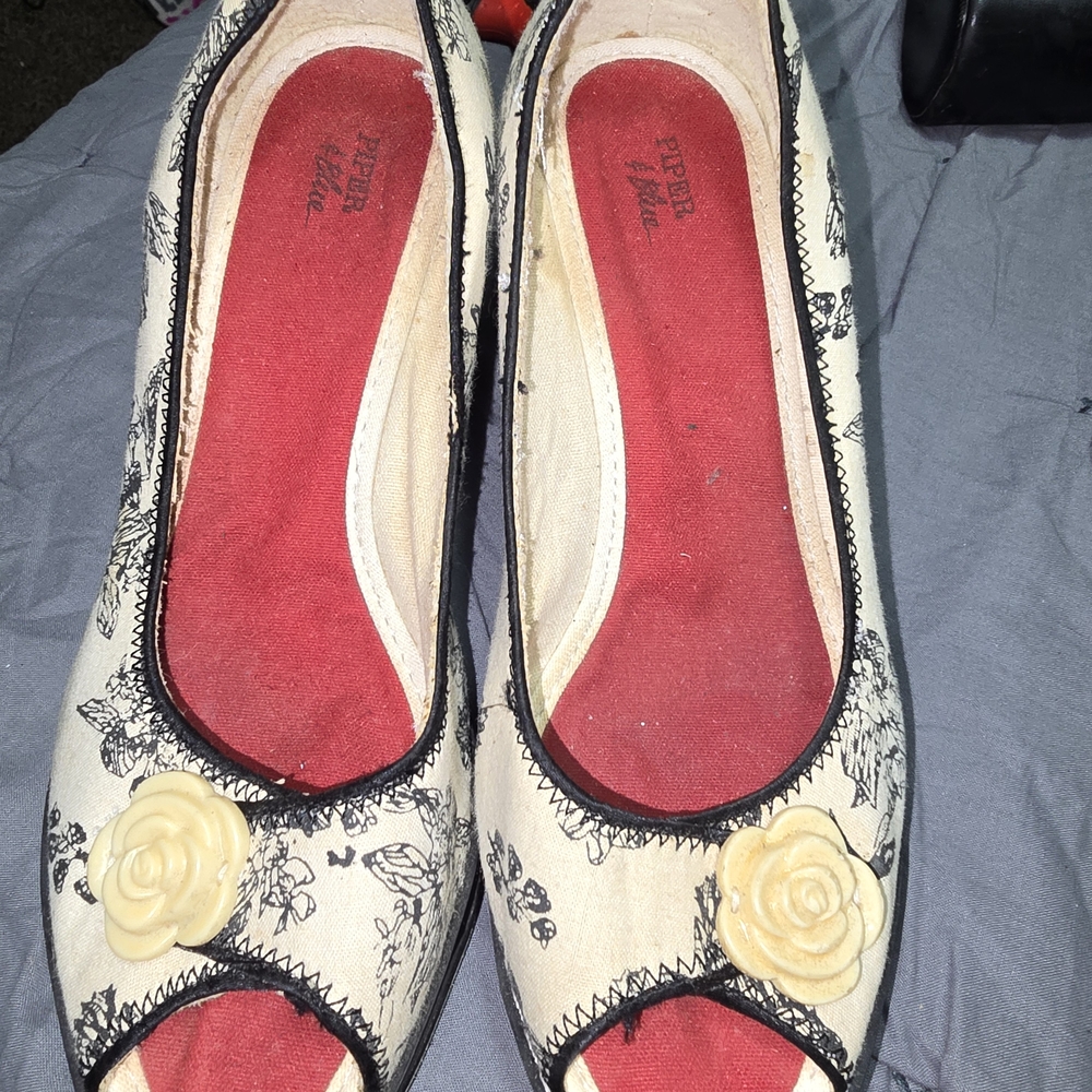 Piper & Blue Women's Cream Floral Peep Toe Wedges